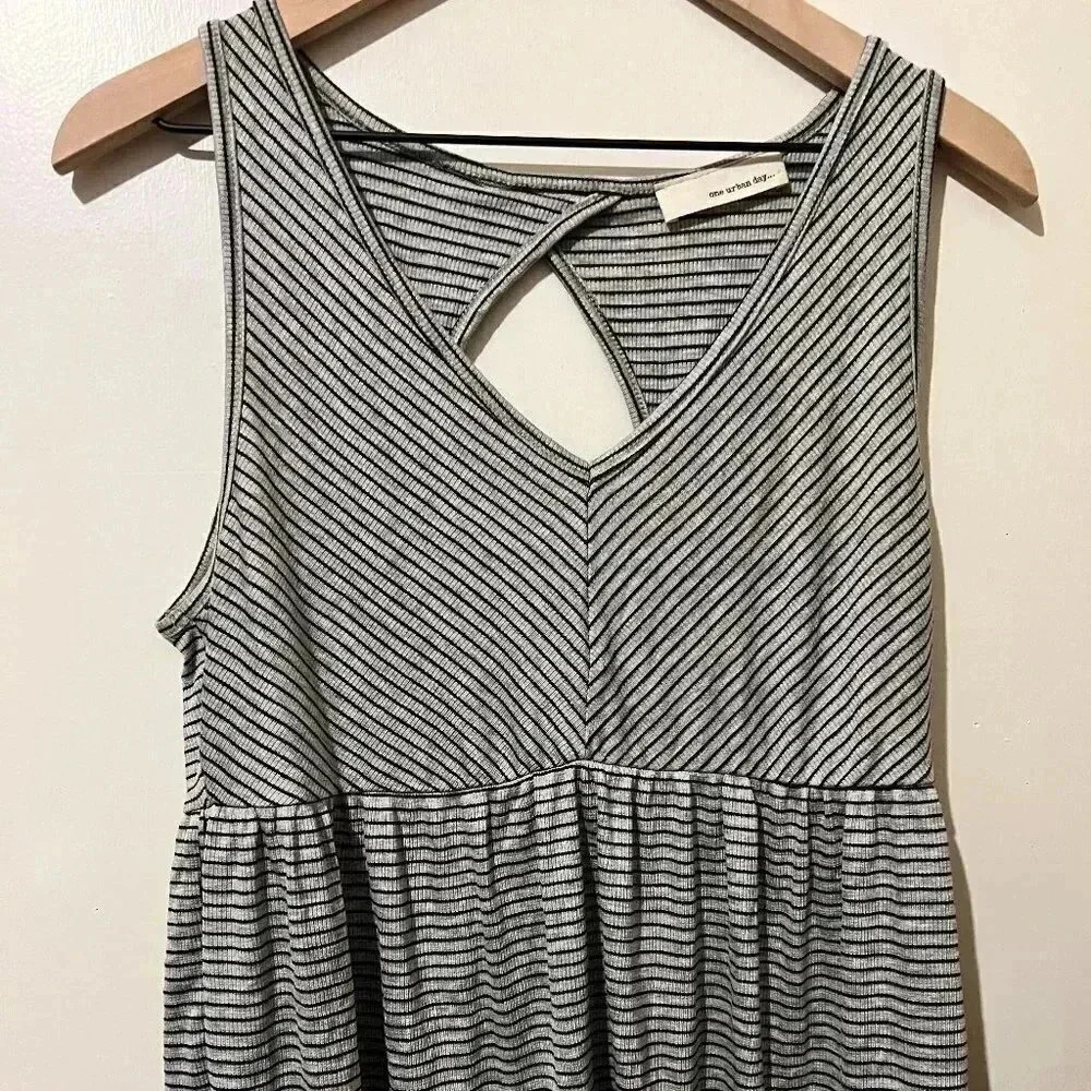 NWOT Buckle Peplum Babydoll - Gray & Black Chevron Stripes - One Urban Day - Picture 10 of 12